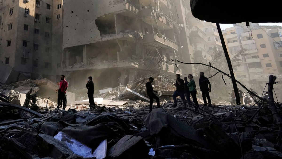 Quelle: https://www.spiegel.de/ausland/krieg-im-nahen-osten-wie-israels-offensive-im-libanon-eine-massenflucht-nach-syrien-ausloest-a-c52c0efc-3434-4c2e-a2c6-b431d5adaa53